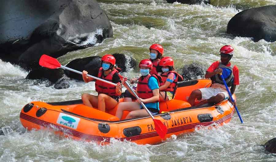 Rafting Citarik Jakarta family activity